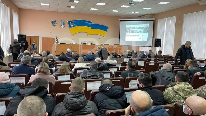 Слуги народу Фастовець та Векленко з групою тітушок намагались зірвати сесію Криворізької райради, - ЗМІ 07