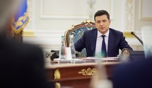 Зеленський запровадив санкції проти телеканалів "Перший Незалежний" та "UkrLive", пов'язаних з Козаком і Шуфричем