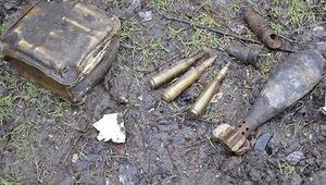 После схода снега в Сватово обнаружено большое количество неразорвавшихся снарядов: полиция взяла под охрану территорию военных складов. ФОТОрепортаж