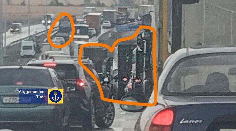 A large number of Russian military vehicles are heading towards Mariupol
