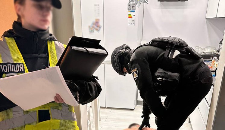 Чоловік напідпитку влаштував стрілянину у Києві та поранив двох перехожих. Стрільця затримали. ФОТО