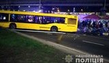 Автобус в Киеве выехал на пешеходную зону возле остановки - один человек погиб, двое получили травмы, - Нацполиция. ФОТО