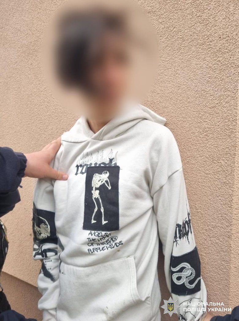 В Закарпатье 9-классник принес в школу пистолет и выстрелил в своего одноклассника