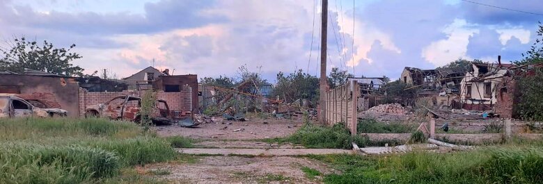 Унаслідок обстрілу Херсонщини пошкоджено житлові будинки, церкву, гуртожиток, навчальний заклад та зерносховище 03