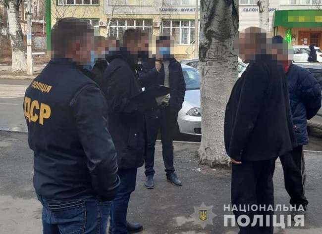 Чиновника міськради Словянська затримано на хабарі 1,2 тис. дол., - Нацполіція 01