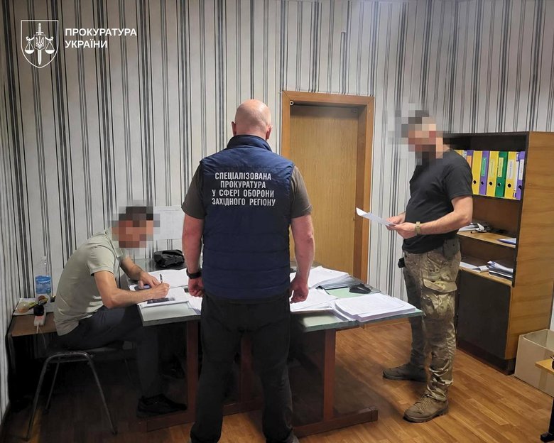 махінації з бойовими виплатами