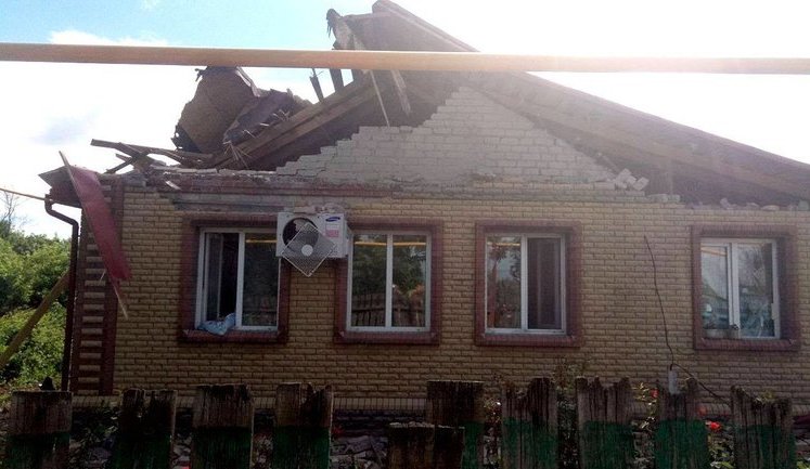 Russian troops shelled neighborhoods of Sukha Balka: three adults and child miraculously survived. PHOTOS