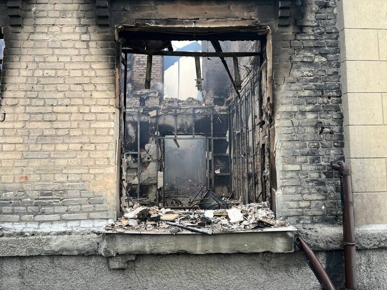 Росіяни знищили фосфорними боєприпасами ще один навчальний заклад на Донеччині 03