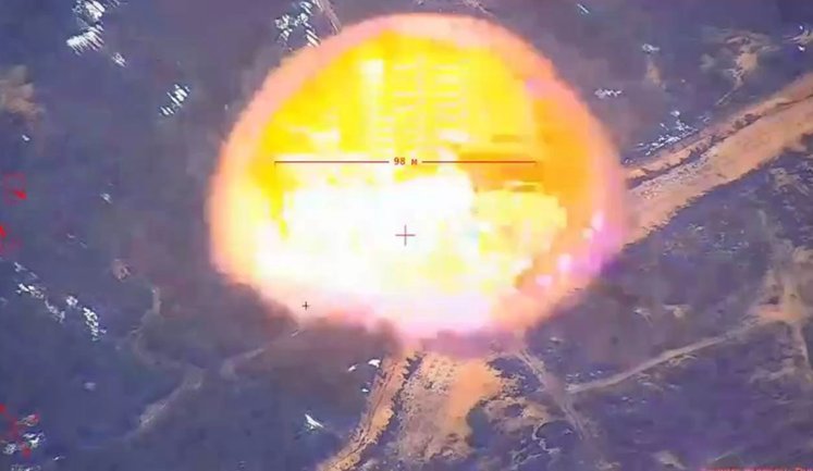 Артилерія 4-ї важкої мехбригади знищила російську ТОС "Солнцепьок" разом із екіпажем під час перезарядки. ВIДЕО