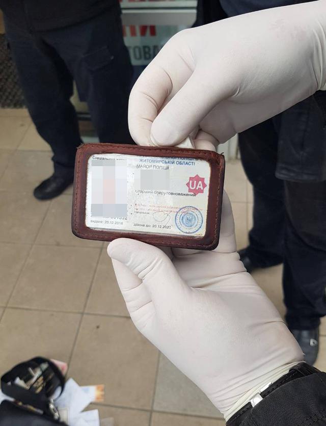 Майор полиции задержан в Бердичеве при получении 3 тыс. грн взятки, - прокуратура 02