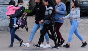 П'ятеро жінок пограбували матір із маленькою дитиною під мерією на Хрещатику, - "Муніципальна варта". ФОТОрепортаж