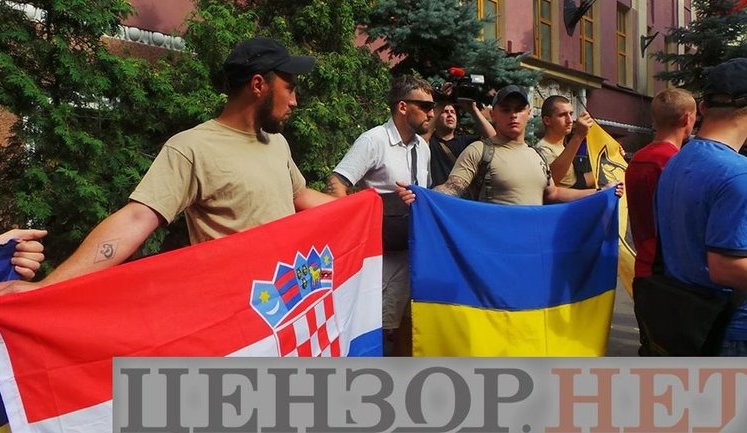 Под посольством Хорватии в Киеве прошла акция поддержки футболистов Виды и Вукоевича. ВИДЕО+ФОТОрепортаж