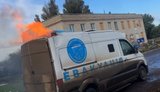 Російський дрон влучив у броньоване авто "Проліски" на Донеччині: волонтери встигли врятуватися