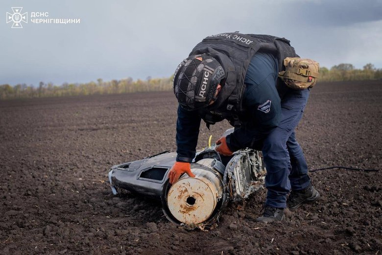 Небезпечні уламки російських безпілотників знищили контрольованим підривом