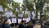 Предприниматели пикетировали Раду с требованием детенизации экономики и внедрения фискализации в рисковых отраслях торговли. ФОТО