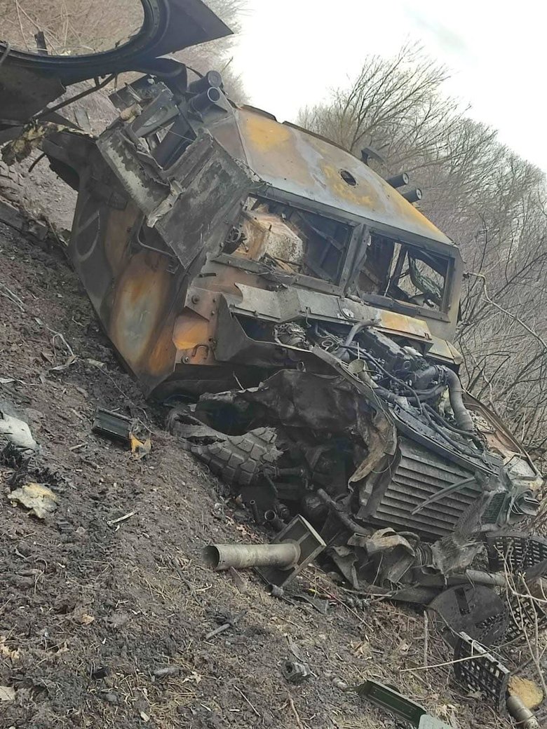Українські воїни знищили танк, 2 броньованих автомобілі та вантажівку на Сіверському напрямку 01 Українські воїни знищили танк, 2 броньованих автомобілі та вантажівку на Сіверському напрямку 01