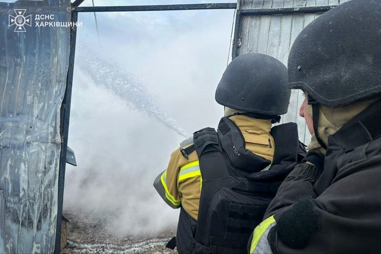 Росіяни вдарили по АЗС на Харківщині: виникла пожежа