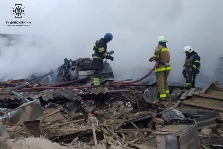 Ракетні удари по Павлоградському району: пожежу на промпідприємстві ліквідовано, - ДСНС 02