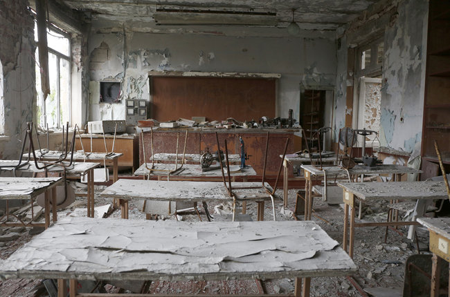 Військовий фотограф Анатолій Степанов: Авдіївка. Лежить пенсіонер, мертвий, придавлений плитою. Дядько Коля всю війну пережив, а тут братики постаралися 59