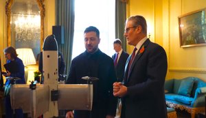 Зеленський показав Стармеру український дрон-перехоплювач OCTOPUS, який вироблятиме Британія. ВIДЕО