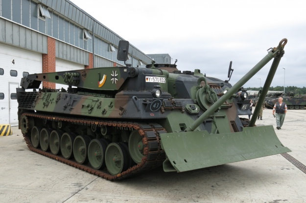 Германия передала Украине две ремонтно-эвакуационные машины Bergepanzer 2 01
