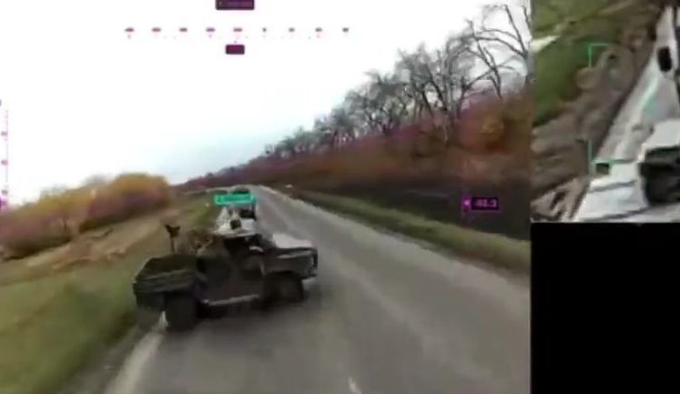 Рашисти намагалися втекти від українського дрона-камікадзе "Hornet", але підставили автівку боком під удар. ВIДЕО
