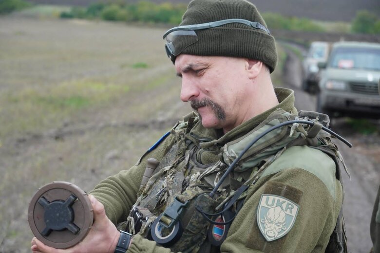 Командир групи інженерного забезпечення 80-ої бригади Руслан Панезьоров: Тікаючи на Харківщині, росіяни підірвали мости в Ізюмі. Перший міст між лівим і правим берегом поставив мій підрозділ 05