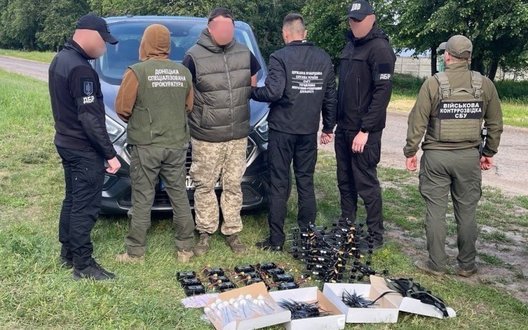 Замість фронту – на продаж: прикордонники викрили військовос