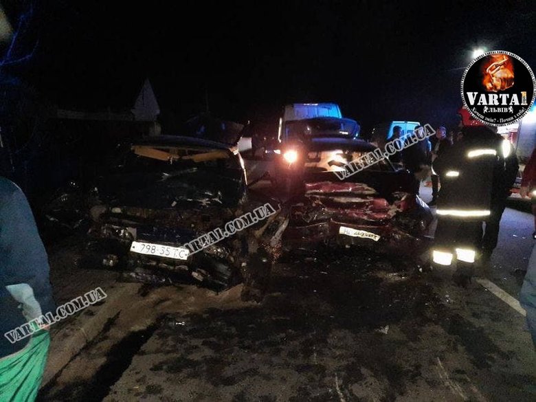 У потрійній ДТП на Львівщині загинуло двоє людей 02