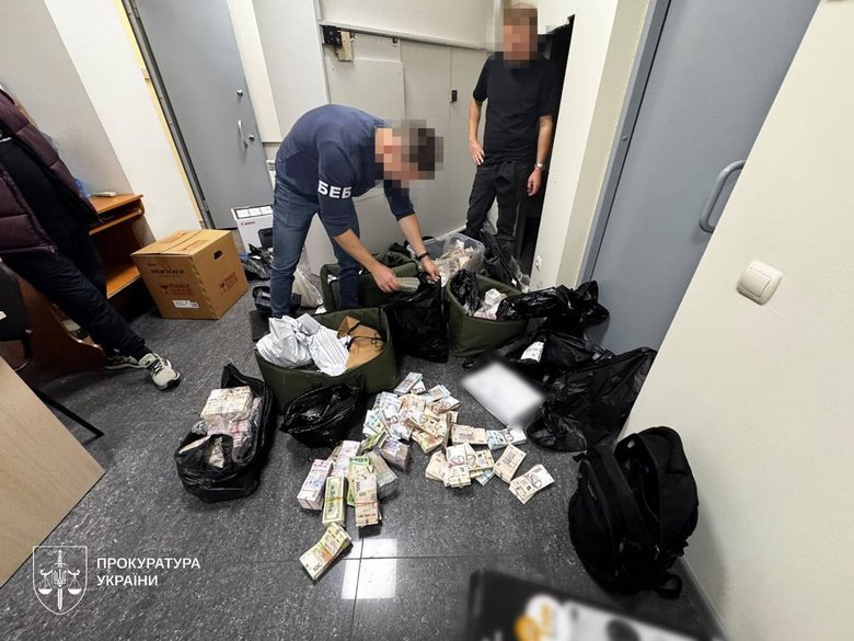 Готівка, валюта та цифрові активи: в Україні викрили тіньову фінансову мережу на сотні мільйонів