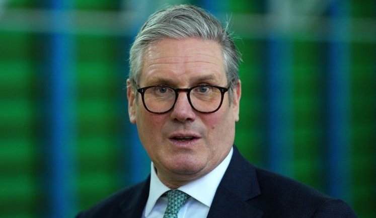 Стармер резко раскритиковал Трампа и сравнил его с Путиным