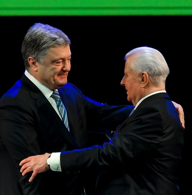 Найкращий подарунок для Вас - незалежна Україна, - Порошенко привітав Кравчука з ювілеєм 01