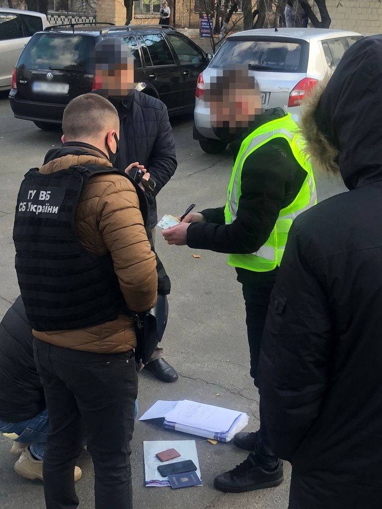 Мужчина, выдававший себя за сотрудника спецслужбы, извещен о подозрении, - СБУ 01