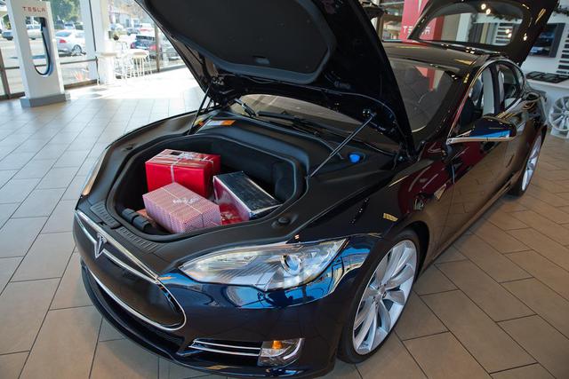 автомобиль tesla