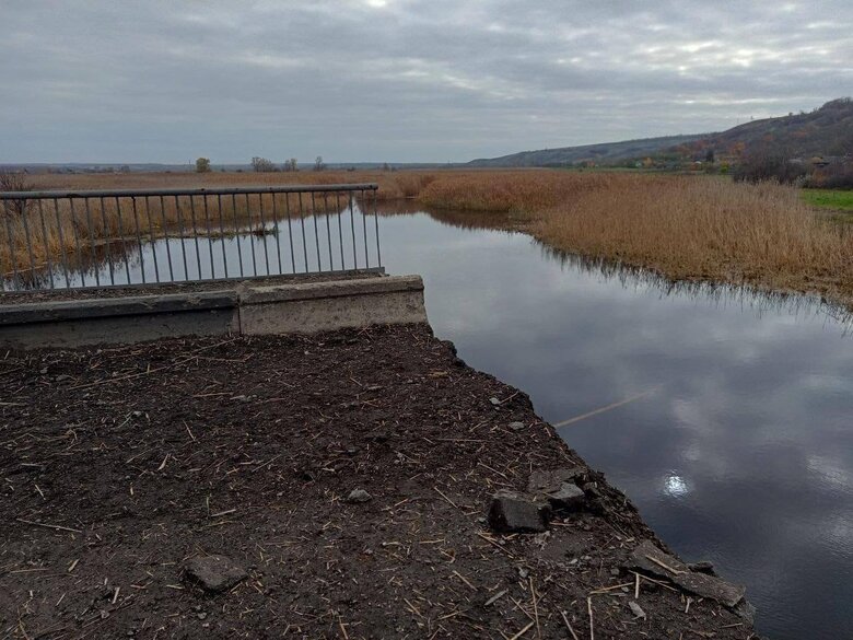 Росіяни підірвали міст через річку Красна на Луганщині, - Гайдай 04
