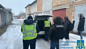 Прокуратура викрила трьох громадян, які допомогли 48 військовозобов’язаним незаконно перетнути кордон