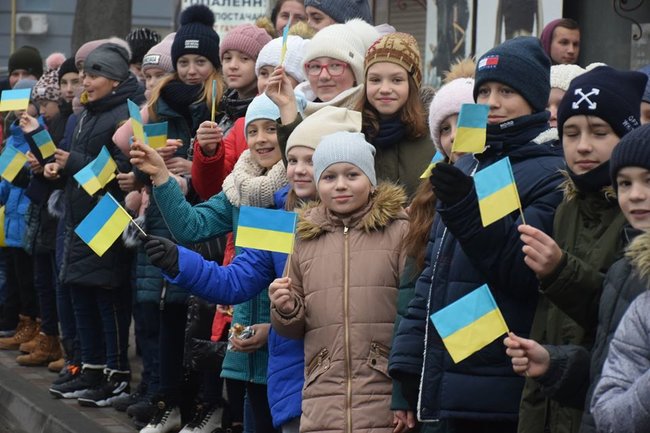 Бійці 44-ї окремої артбригади пройшли урочистим маршем Тернополем після повернення із зони ООС 10 Бійці 44-ї окремої артбригади пройшли урочистим маршем Тернополем після повернення із зони ООС 10