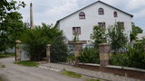 Викрито псевдореабілітаційний центр на Тернопільщині: за 10-30 тис. грн людей тримали під замком на невідомих препаратах. ФОТО