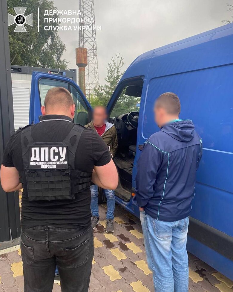 Викрито незаконний канал переправлення чоловіків через кордон: транспортне підприємство укладало фіктивні договори і вносило дані в систему Шлях, - Держприкордонслужба 01
