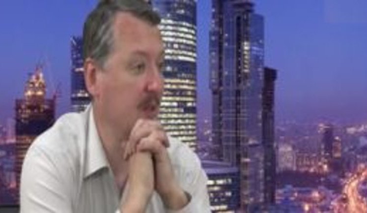 Путін, як повія, біжить до американців, а потім - до китайців. Бігає колом - стусани отримує, - терорист Гіркін. ВІДЕО
