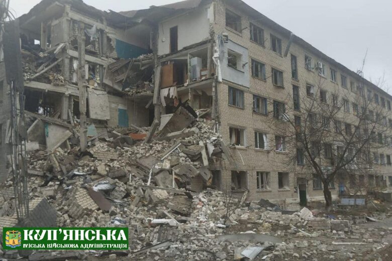 через постійні російські обстріли з-під завалів будинку на Харківщині не можуть дістати тіла трьох людей