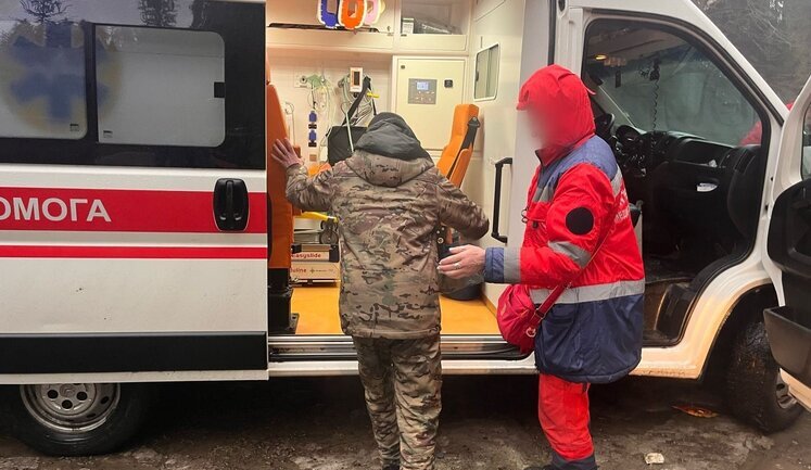 Намагався горами потрапити в Румунію, але заблукав: прикордонники врятували "туриста" на Закарпатті, - ДПСУ. ФОТО