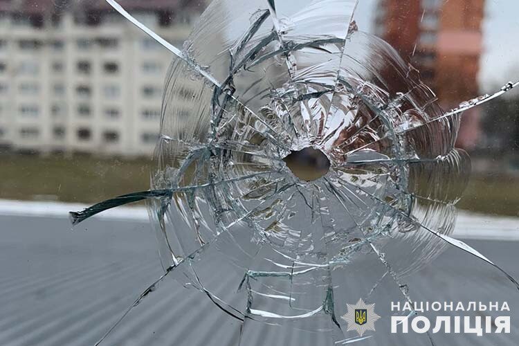 Поліція Тернополя розслідує постріл у вікно єпархії УПЦ МП