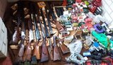 Полиция в Херсоне обнаружила арсенал огнестрельного оружия в доме местного жителя. ФОТО