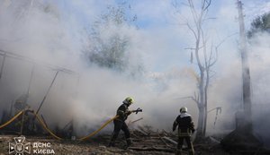 Наслідки ракетного удару РФ по Києву: 5 поранених, одна людина у важкому стані. ФОТОрепортаж