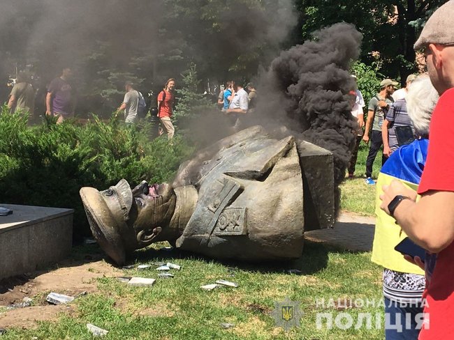 За фактом знесення памятника Жукову в Харкові відкрито два кримінальні провадження, - Нацполіція 03