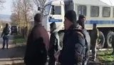Окупанти після обшуку затримали кримськотатарського активіста Мемедімінова, - дружина. ВIДЕО
