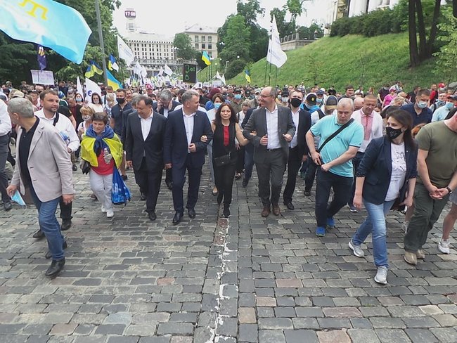 Под Печерским судом в Киеве состоялась акция в поддержку Порошенко 17