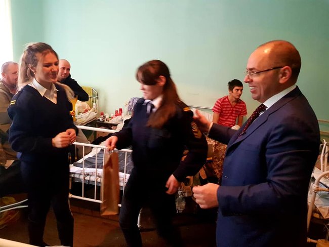 Хлопці раділи, як діти! - волонтери влаштували в Одеському військовому госпіталі свято для поранених бійців ЗСУ 12