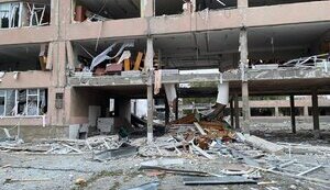 Ночью россияне обстреляли Лозовую, попали в объект образования. ФОТОрепортаж
